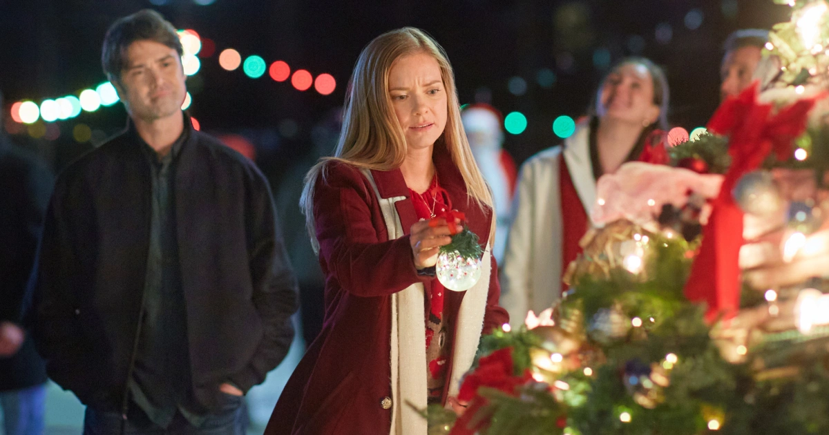 Corey Sevier et Cindy Busby dans "Everything Christmas : Sneak Peek"